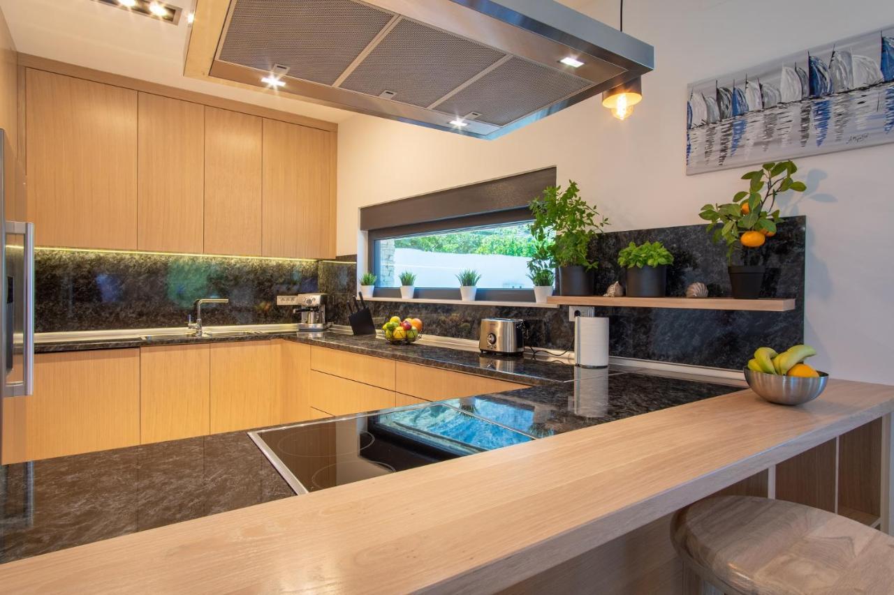 Perla Nera Heated Pool & Sauna Stan Trigraci エクステリア 写真