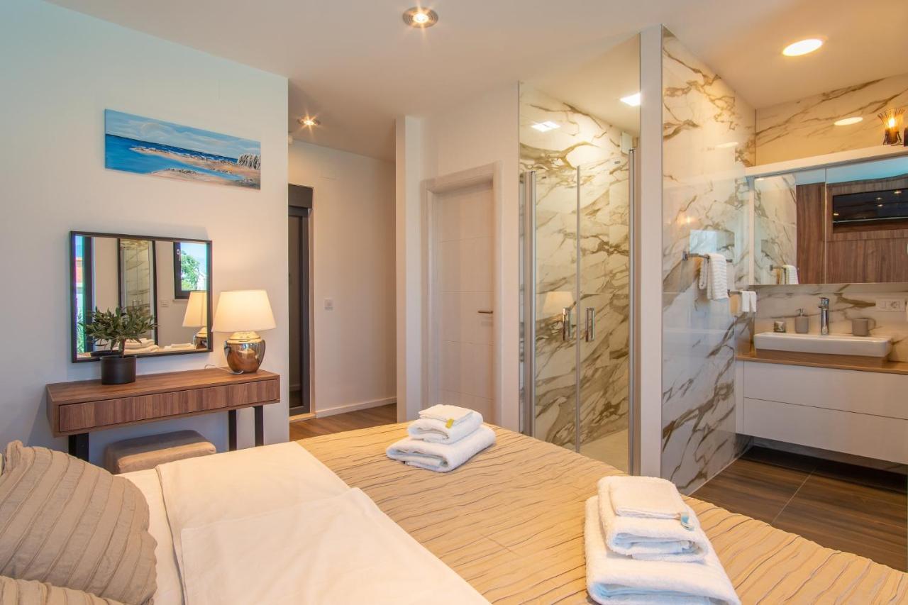 Perla Nera Heated Pool & Sauna Stan Trigraci エクステリア 写真
