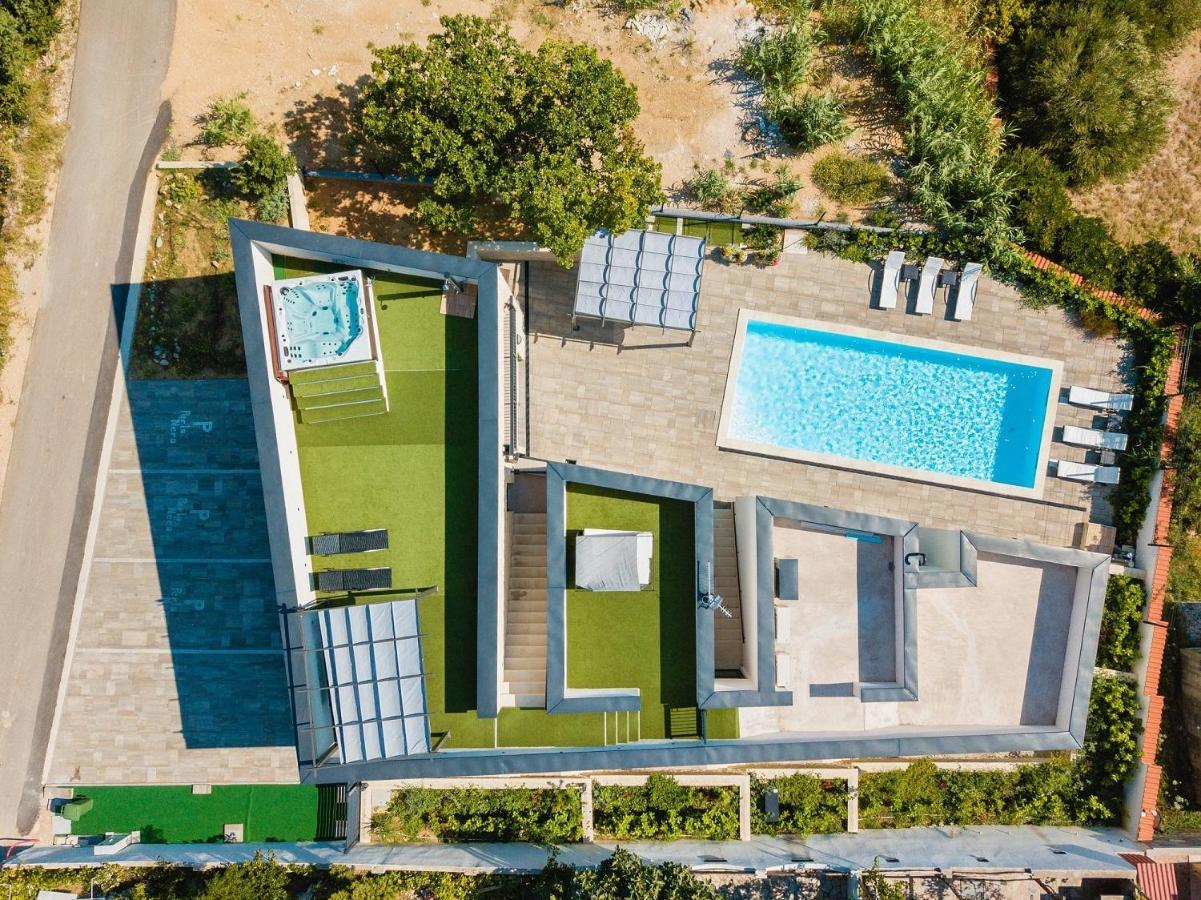 Perla Nera Heated Pool & Sauna Stan Trigraci エクステリア 写真